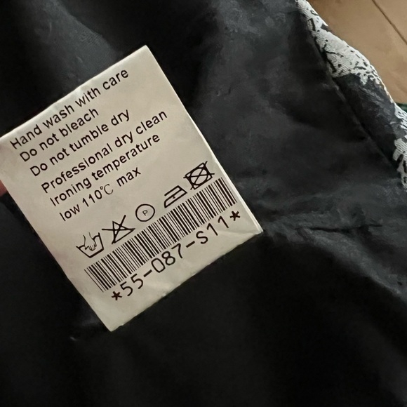 Giusto Dama Black Sleeveless Hooded Jacket With Sheer And Flowy Overlay Size 2 - Picture 12 of 12